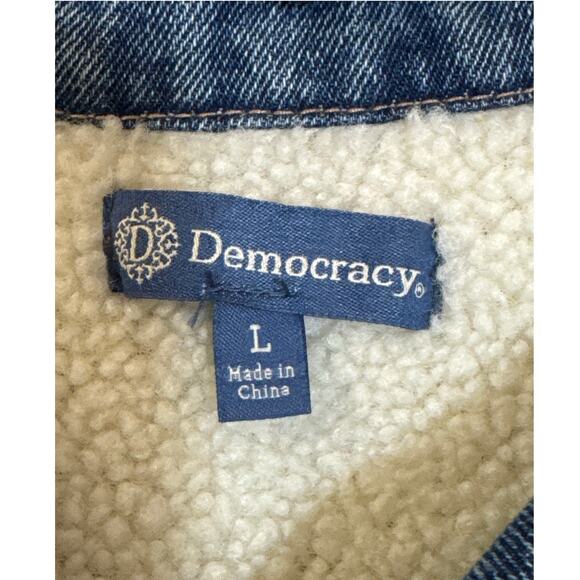 NWT Democracy Large Ombre Denim Faux Fur Lining Button Up Vest W Front Pockets - Picture 6 of 8
